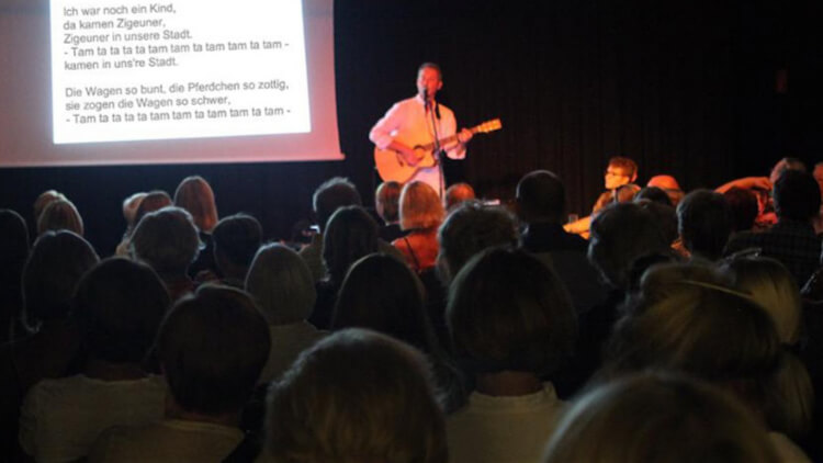 Johannes Brandt singt