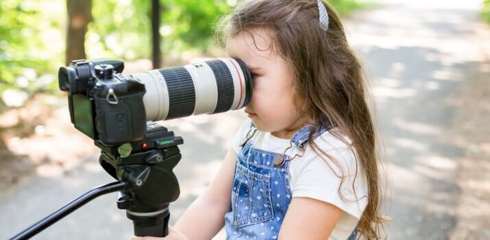 child and photographer