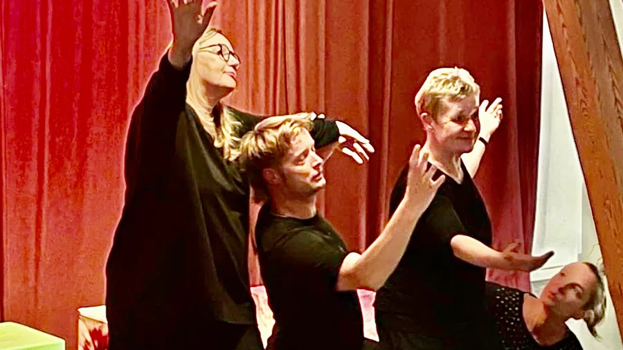 PLAYBACK THEATER | Meine Wald- und Naturgeschichten auf der Bühne