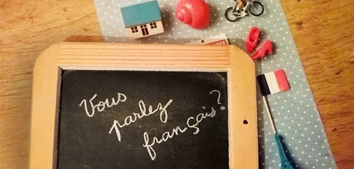 foto mit schultafel. "Vous parlez francais?"