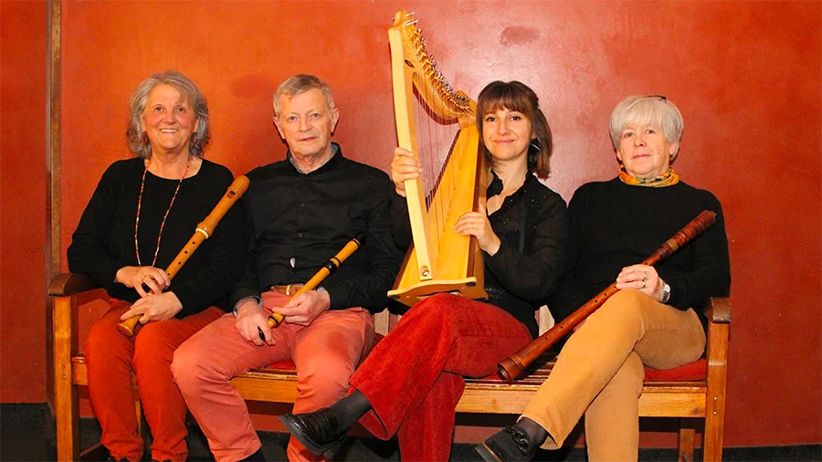 Ensemble ESTAMPIE, "Flânerie sur les mélodies et danses anciennes"